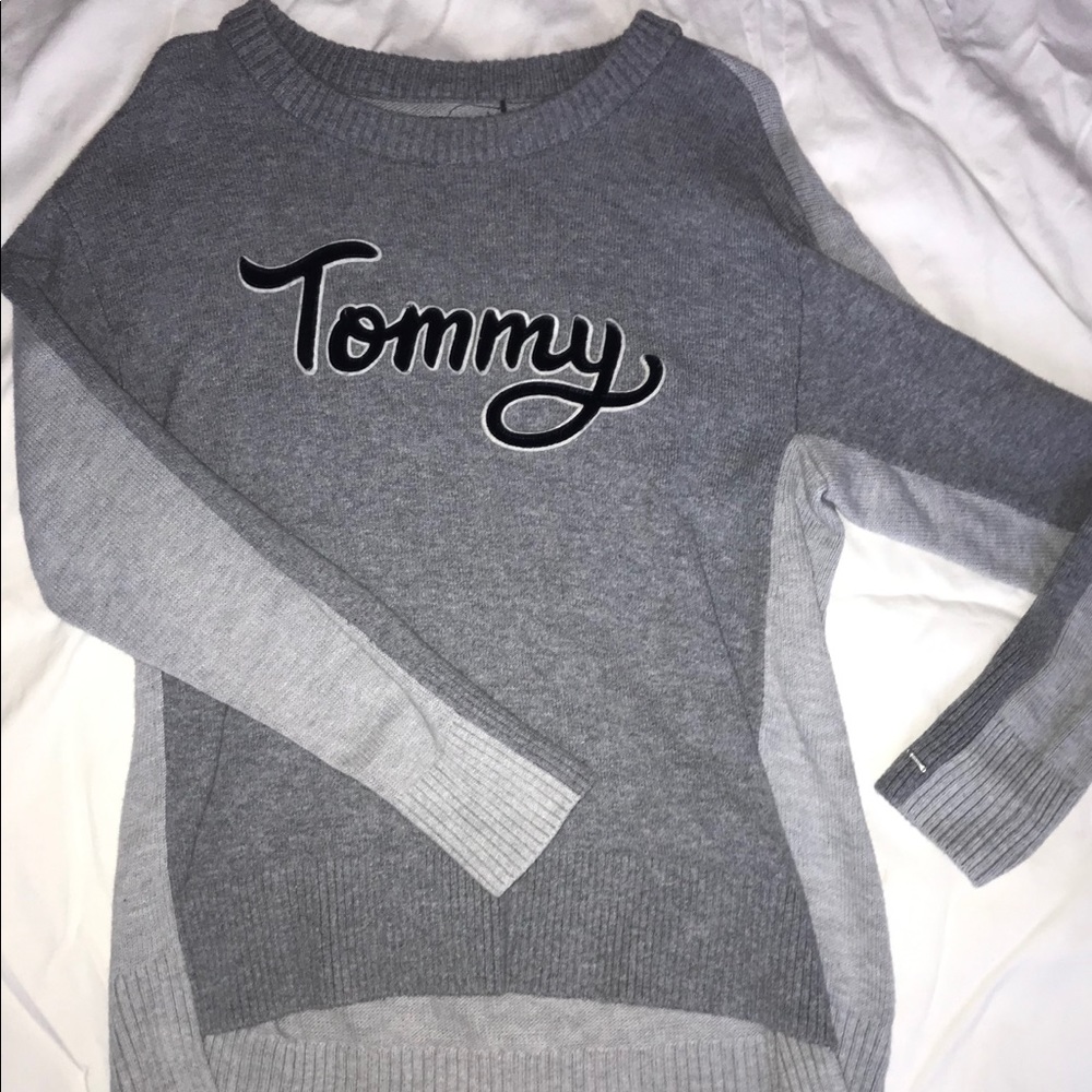 Tommy Hilfiger Sweater (New condition)